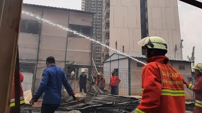 Kebakaran Mes Pekerja di Tangerang, BPBD: Bukan Gede Lagi, Tapi Berkobar