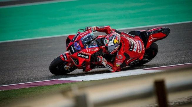Pebalap tim Ducati Jack Miller menjalani sesi tes pramusim MotoGP di Sirkuit Losail, Qatar. (HO via Ducati Motor Holding/Ducati.com)