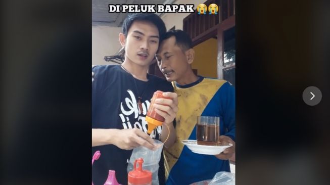 Seorang anak buatkan teh untuk ayahnya (tiktok.com/@lukman_nj)