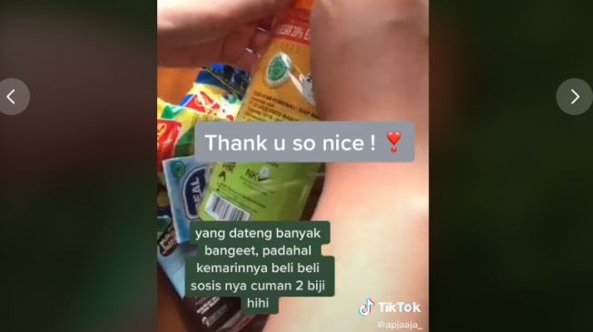 Ketiban rezeki nomplok usai komplain sosis berjamur (tiktok.com/@apjaaja_)