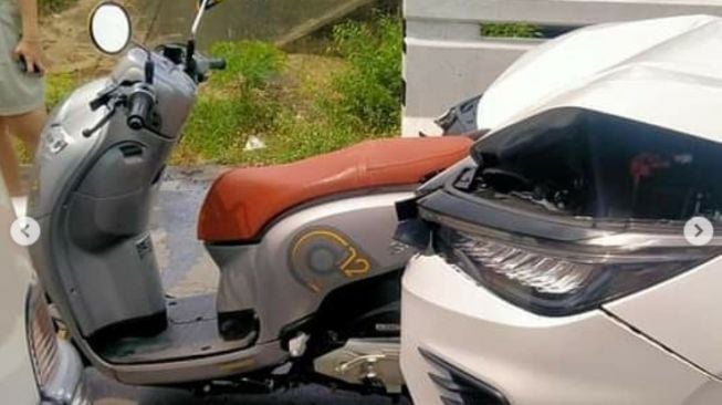 Honda City tabrak Honda Scoopy, kondisinya mengejutkan (Instagram)