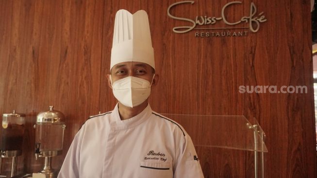 Chef Hotel Sudahi Perdebatan Antara Tim Makan Bubur Diaduk dan Tidak Diaduk