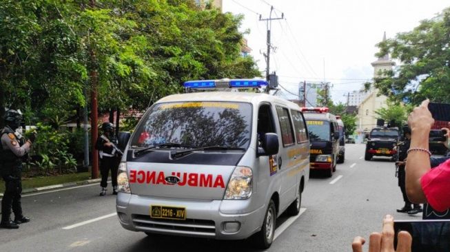 Selamat Gegara Dibonceng Istri, Suami Ungkap Korban Bom Gereja Berjatuhan