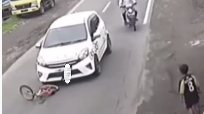 Heboh Tabrakan Mobil Vs Sepeda Tanpa Pengemudi Bikin Merinding, Kok Aneh?