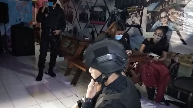 Beroperasi hingga Tengah Malam, Pengunjung Kafe Dibubarkan