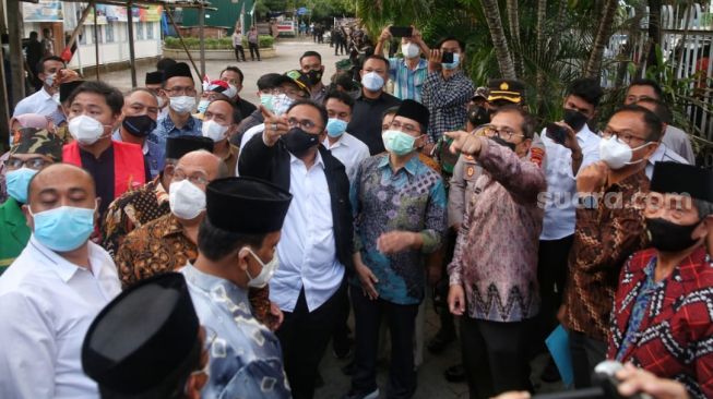 Menteri Agama Tinjau Lokasi Bom Bunuh Diri di Gereja Katedral Makassar