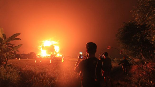 Kilang Minyak Balongan Indramayu Terbakar, 950 Warga Dievakuasi