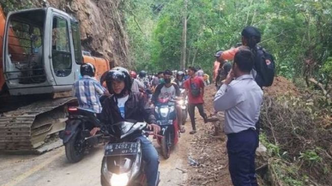 Sempat Tertimbun Longsor, Jalinsum Sibolga-Tarutung Kembali Normal