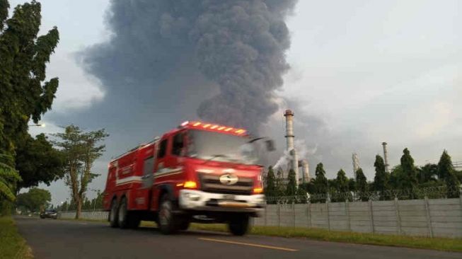 Kilang Minyak Pertamina di Indramayu Terbakar, Ratusan Orang Diungsikan