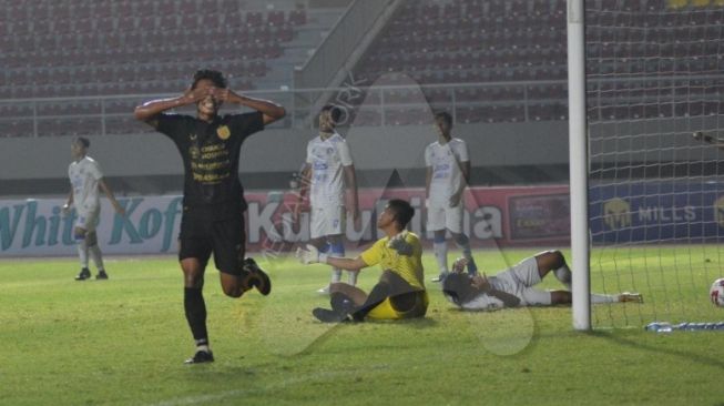 Riyan Ardiansyah di menit 89 mencatatkan namanya di papan skor yang membuat PSIS berhasil mengalahkan Arema FC dengan skor 3-2. [Ayosemarang.com/Budi Cahyono]