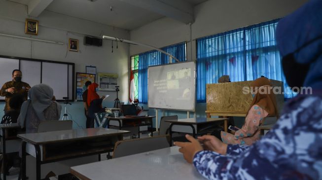 Siswa di Sumsel Terpapar COVID-19, Disdik Terbitkan Juknis Belajar Hybrid Sekolah