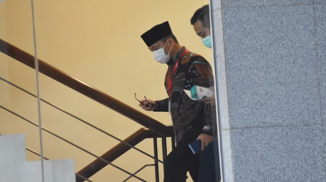 Ketua Komisi VIII DPR Yandri Susanto tiba untuk menjalani pemeriksaan di Gedung Merah Putih KPK, Jakarta, Selasa (30/3/2021). ANTARA FOTO/Indrianto Eko Suwarso
