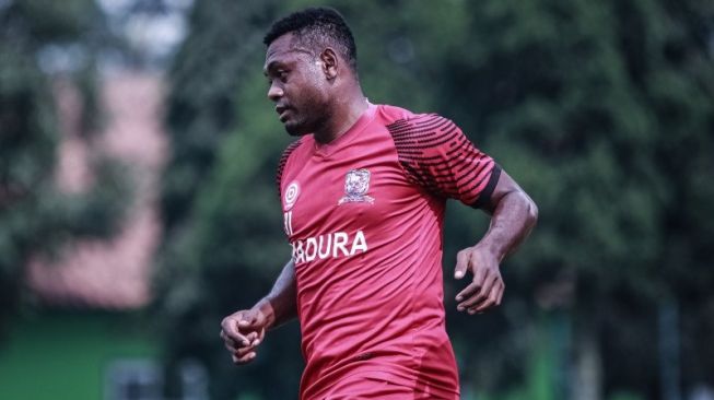 Ikhlaskan Kepergian Sang Ayah, David Laly Siap Perkuat Madura United