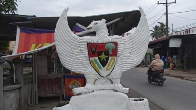 Viral Patung Burung Garuda di Sumut Dicat Putih Berujung Dipolisikan