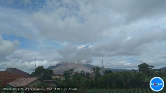 Gunung Sinabung Erupsi Lagi, Semburkan Abu Setinggi 1.000 Meter