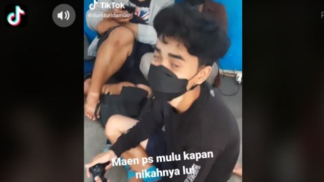 Pria Ini langsung gelar akad nikah usai ditanya kapan nikah (tiktok.com/@duriduridam00)