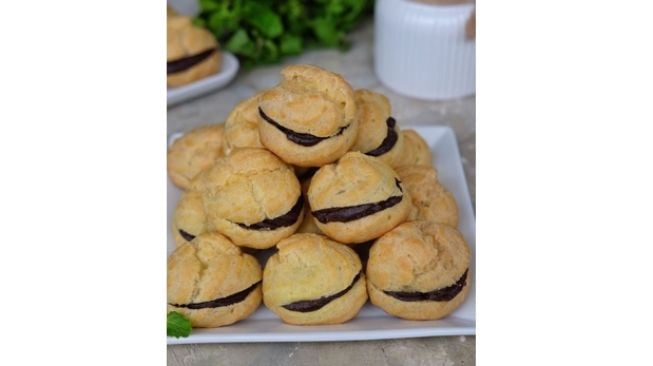 Manis dan Lembut, Ini Resep Kue Sus Vla Cokelat