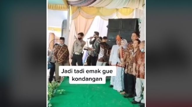 Ibu-ibu kirim video dan foto saat kondangan anak terkejut. (TikTok/@melisachaa)