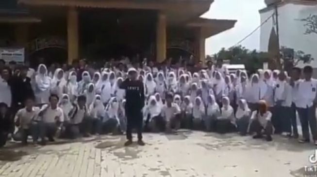 Viral, Puluhan Pelajar Minta HRS Dibebaskan, Netizen: Lahirnya Radikalisme