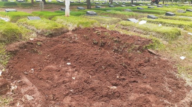 Makam Zakiah Aini Pelaku Penyerangan Mabes Polri Belum Dipasang Papan Nisan