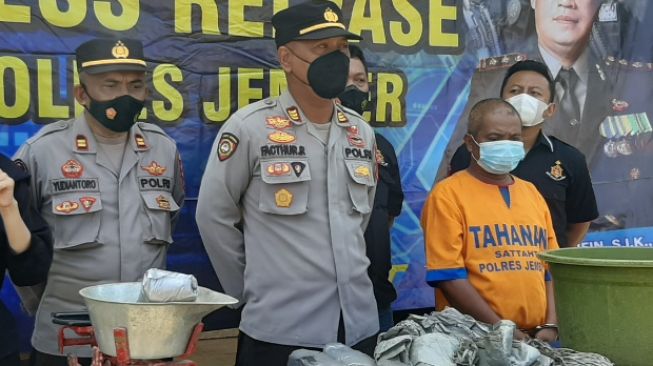 Warga Jember Pembawa 6 Kg Bahan Peledak Dijerat UU Darurat