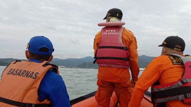 Terseret Ombak Pantai Sawarna Warga Bekasi Hilang, Satu Orang Belum Ditemukan