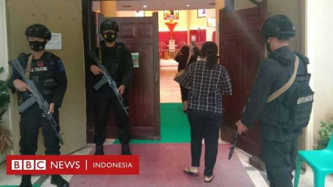 Jalan Salib Gereja Katedral Makassar Setelah Dibom: Iman Kami Makin Kuat