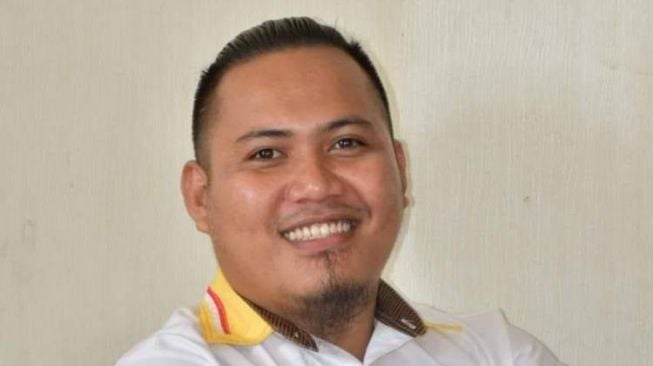 "Hais Nusi Keluar Golkar" Roman : Kami Bahagia Dia Telah Keluar