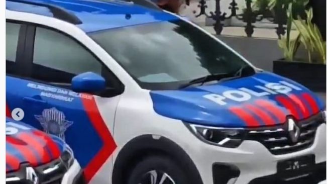 Mobil imut terparkir di parkiran kepolisian (Instagram)