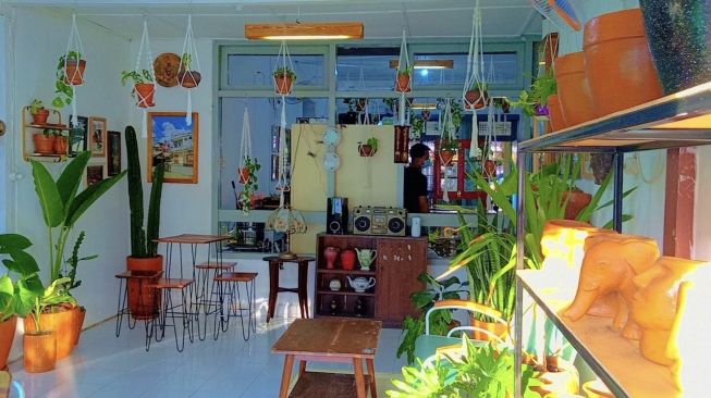 Bernostalgia, Kedai Teh di Palembang ini Hadirkan Suasana Tahun 90 an