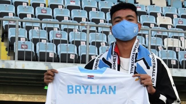 Pemain asal Indonesia Brylian Aldama resmi diperkenalkan sebagai rekrutan baru tim asal Kroasia HNK Rijeka (Instagram HNK Rijea/@hn_rijeka).