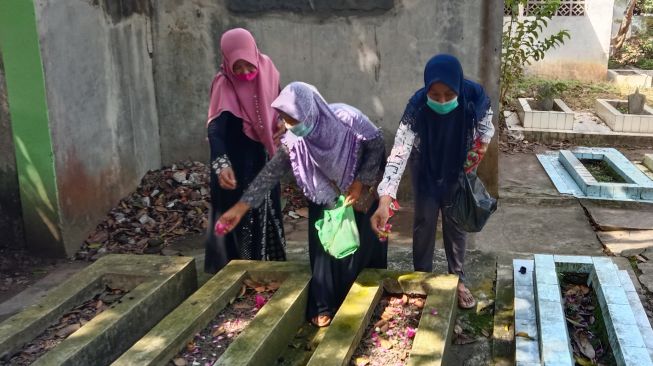Tradisi Sadranan Jelang Ramadan, Warga Berdoa di Bekas Keraton Kartasura