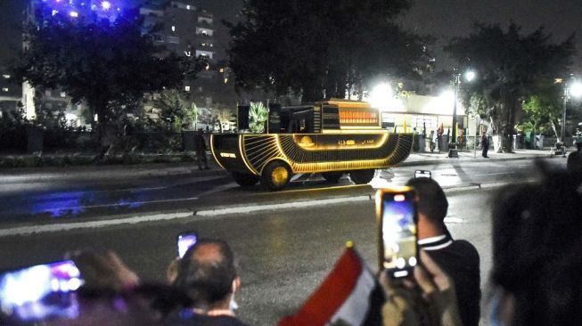 22 Mummi Mesir diarak di Kairo. (Foto: AFP)