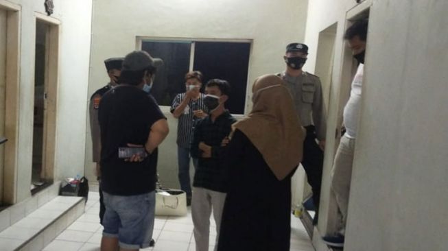 6 Pasangan Diciduk Polisi Saat Lagi Enak-enak