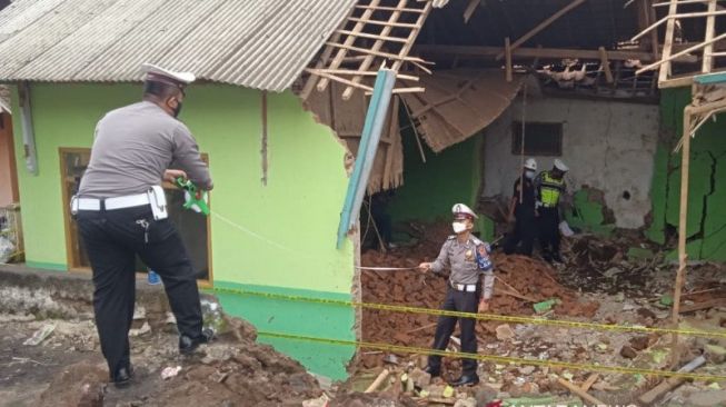 Tiga Tewas Usai Truk Tabrak Gedung Madrasah di Garut, Polisi Lakukan Ini
