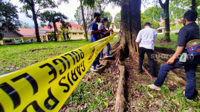 Heboh! 5 Granat dan 1 Ranjau Ditemukan di Taman Raya Bung Hatta Padang