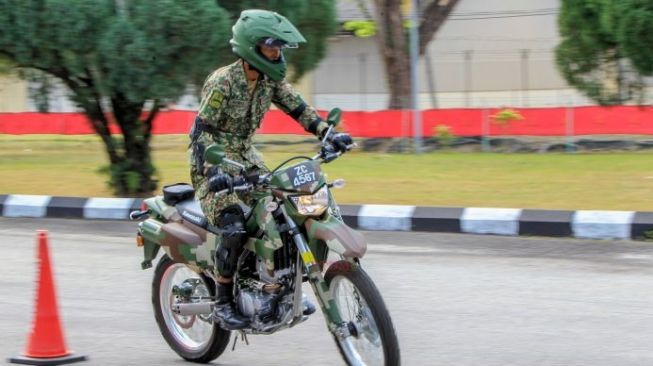 Kawasaki KLX 250 jadi armada tentara Malaysia (bikesrepublic)