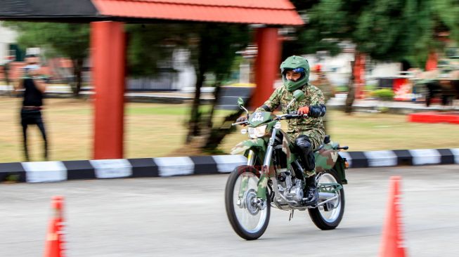 Kawasaki KLX 250 jadi armada tentara Malaysia (bikesrepublic)