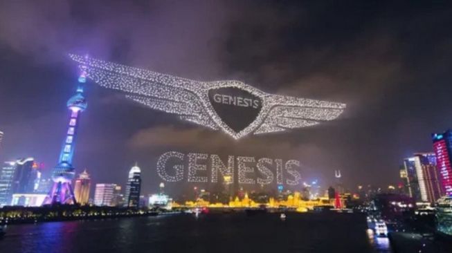 Logo Genesis di langit Shanghai sebagai penanda brand ini resmi masuk pasar otomotif China [Genesis via ANTARA].