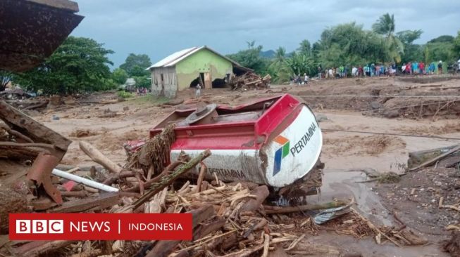 Banjir Bandang Flores Timur, Pengiriman Bantuan Terkendala Cuaca