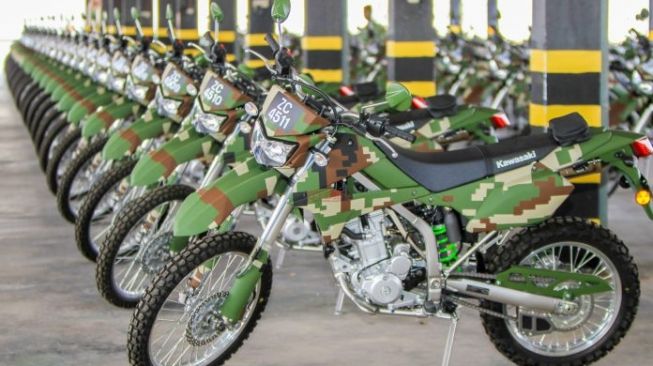 Kawasaki KLX 250 jadi armada tentara Malaysia (bikesrepublic)