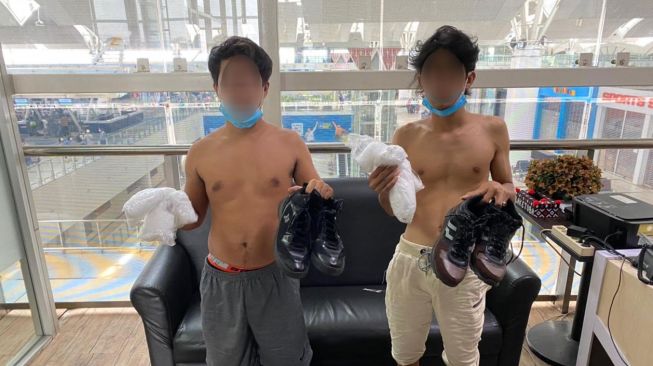 2 Pria Selundupkan 2 Kg Sabu di Sepatu Ditangkap di Bandara Kualanamu