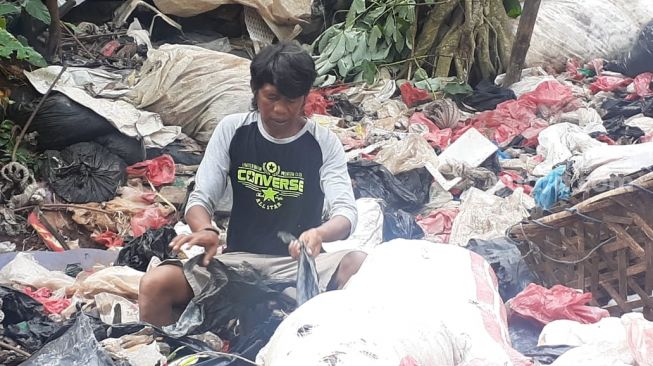 Cerita Pemulung Mengais Rupiah di Tumpukan Sampah TPA Cipeucang