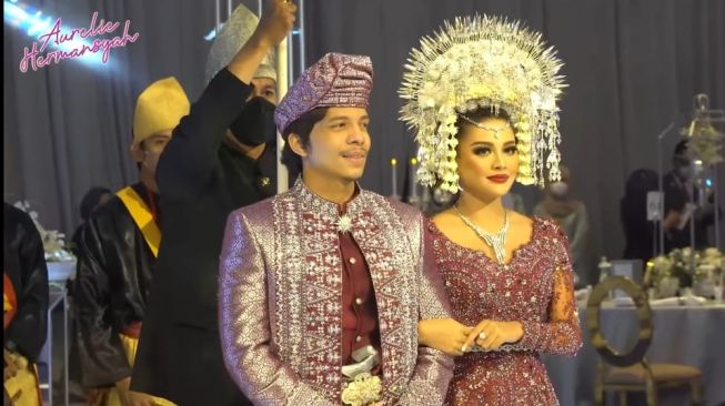 Aurel Hermansyah Beberkan Alasan Pakai Baju Adat Minang Saat Syukuran Akad