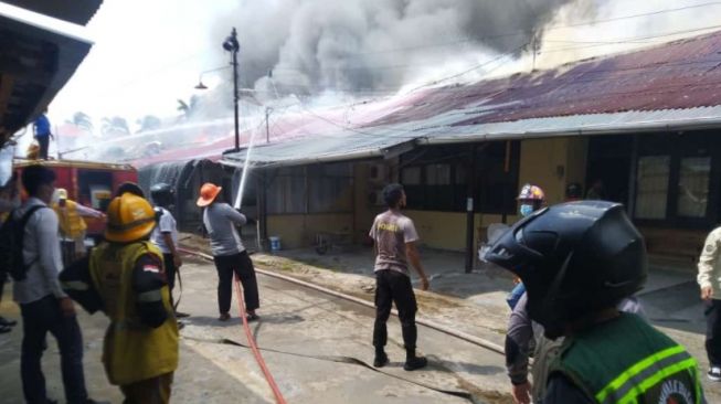 Kebakaran di Pontianak, 5 Rumah Dinas Pejabat Polda Kalbar Ludes Terbakar
