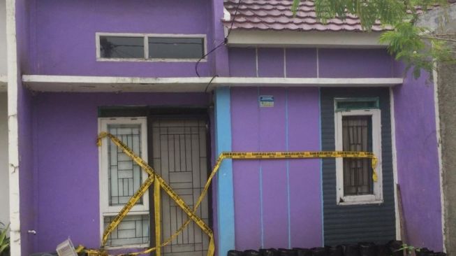 Sebuah Rumah di Karawang Digeledah Densus, Sejumlah Buku dan Berkas Disita