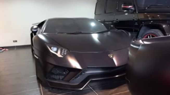 Lamborghini Aventador (Youtube)