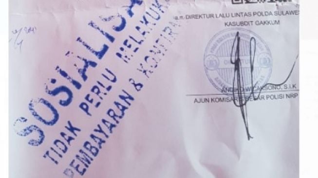 Surat tilang elektronik yang dikirimkan ke rumah pelanggar lalu lintas / [SuaraSulsel.id / Istimewa]