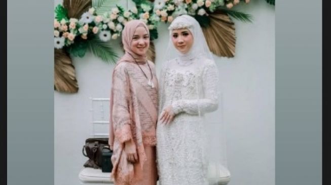 Foto Nissa Sabyan Sama Pengantin Wanita, Semua Netizen Fokus ke Perut