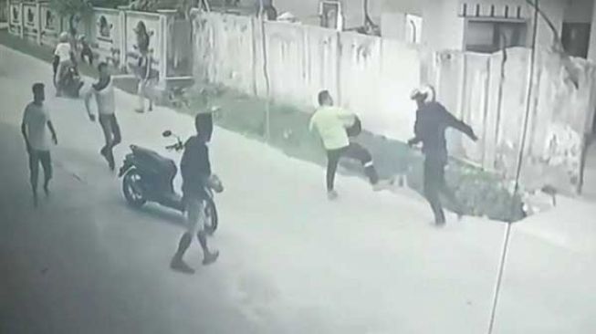 Terekam CCTV, Aksi Pejambret Gagal Kabur usai Terjatuh Masuk Parit